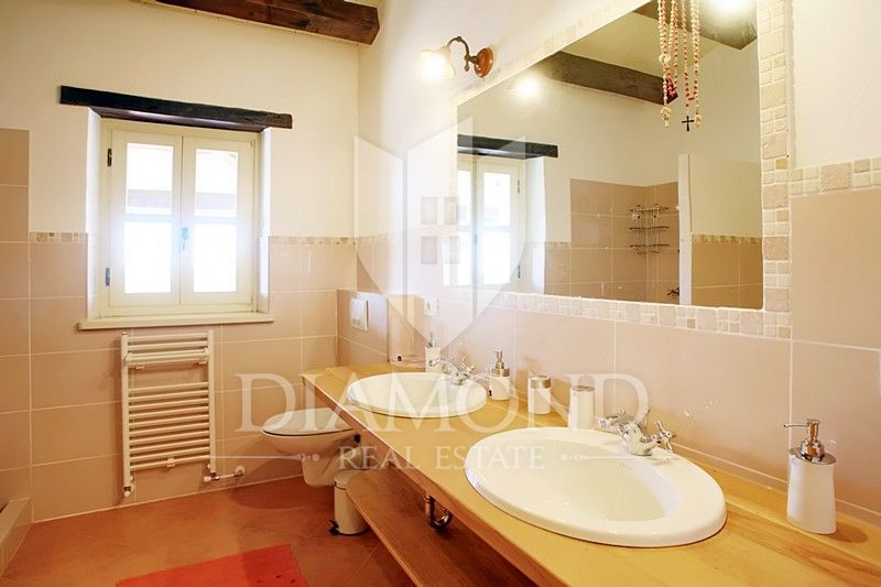Sveti Lovreč, projektantska vila z bazenom