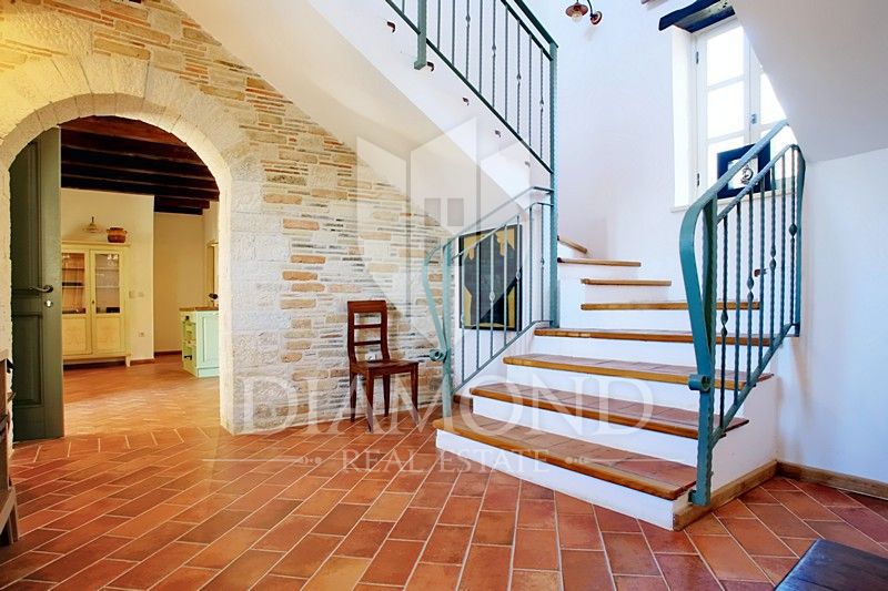 Sveti Lovreč, projektantska vila z bazenom