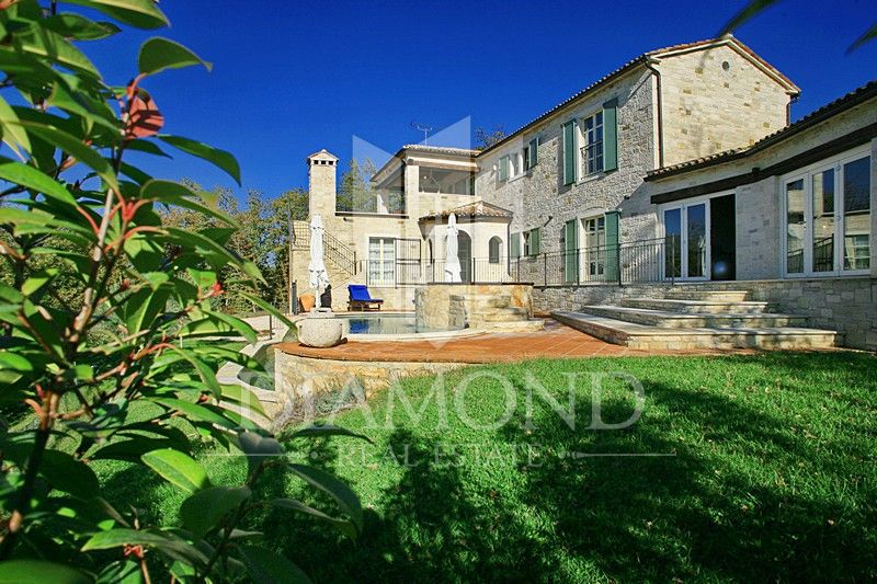 Sveti Lovreč, projektantska vila z bazenom
