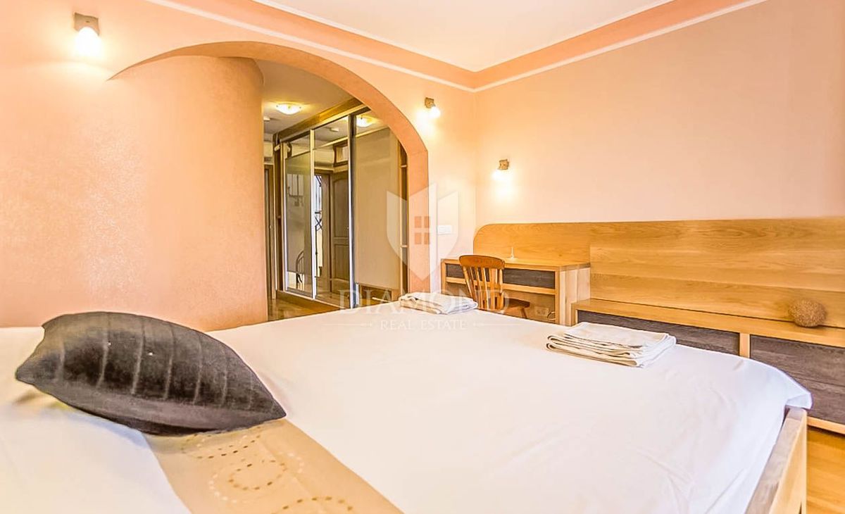 Rovinj, okolica, prostorna počitniška hiša z bazenom