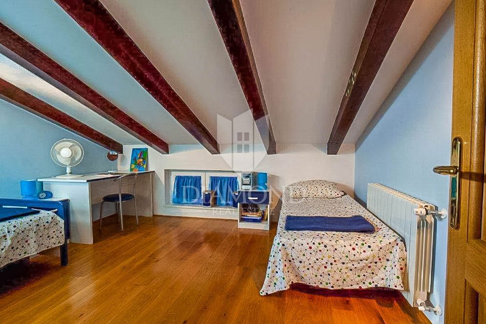Rovinj, okolica, prostorna počitniška hiša z bazenom