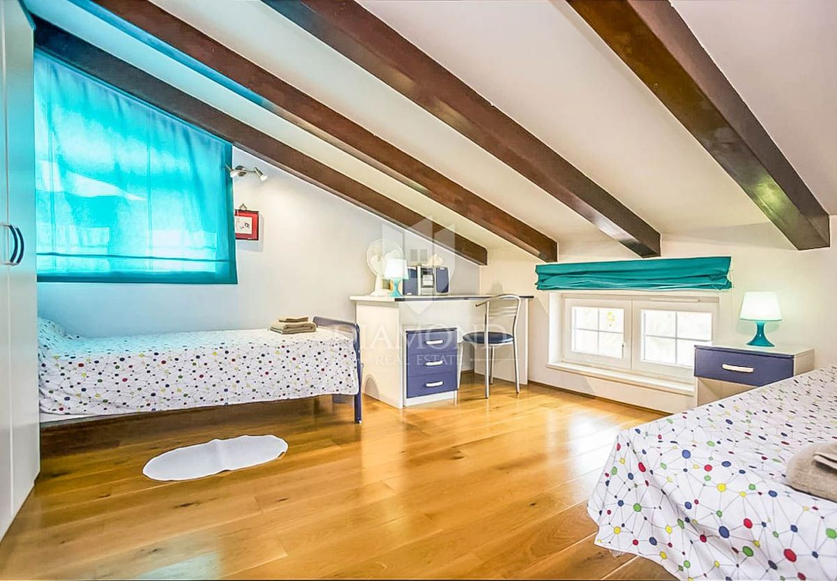 Rovinj, okolica, prostorna počitniška hiša z bazenom