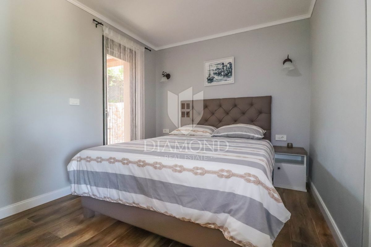 Rovinj, okolica, sončna hiša z velikim vrtom
