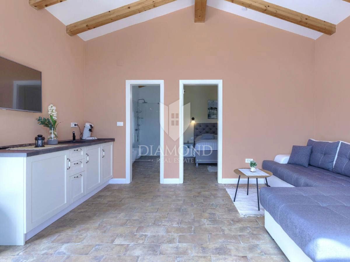 Rovinj, okolica, sončna hiša z velikim vrtom