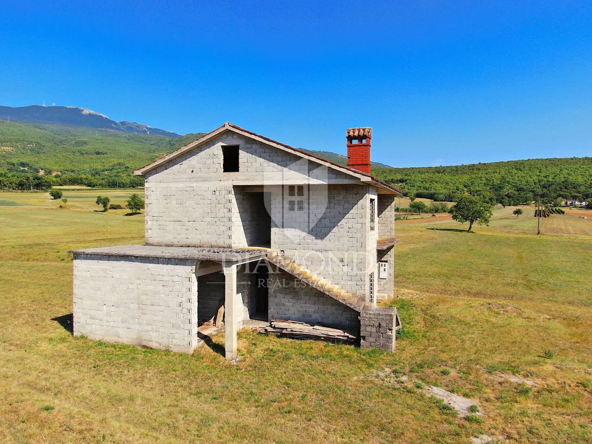 Boljun, hiša na lepi lokaciji z odprtim razgledom