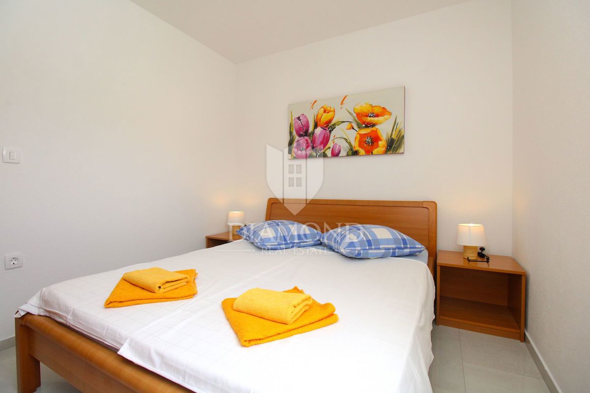 Rabac, lep pritlični apartma z vrtom, pogled na morje