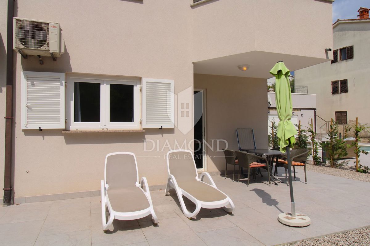 Rabac, lep pritlični apartma z vrtom, pogled na morje