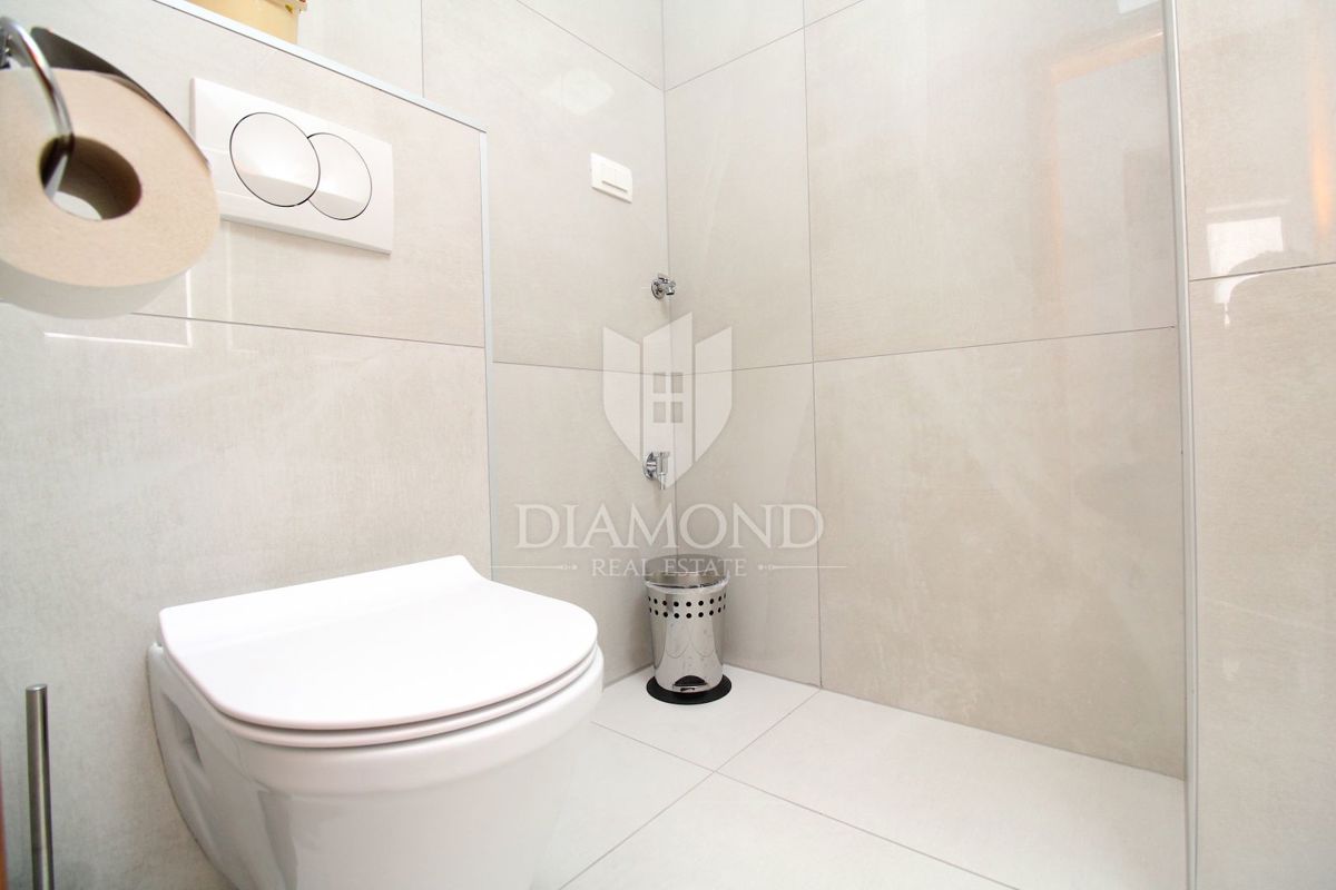 Rabac, lep pritlični apartma z vrtom, pogled na morje