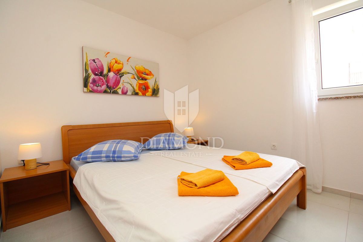 Rabac, lep pritlični apartma z vrtom, pogled na morje
