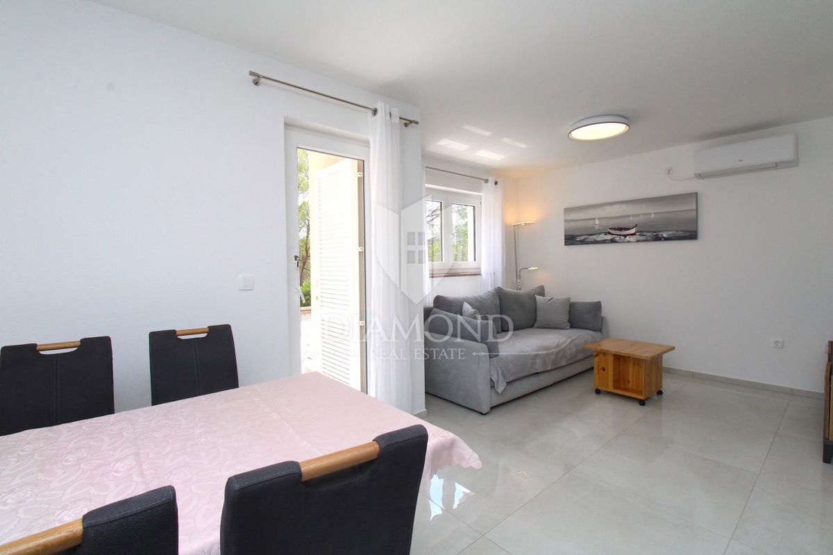 Rabac, lep pritlični apartma z vrtom, pogled na morje