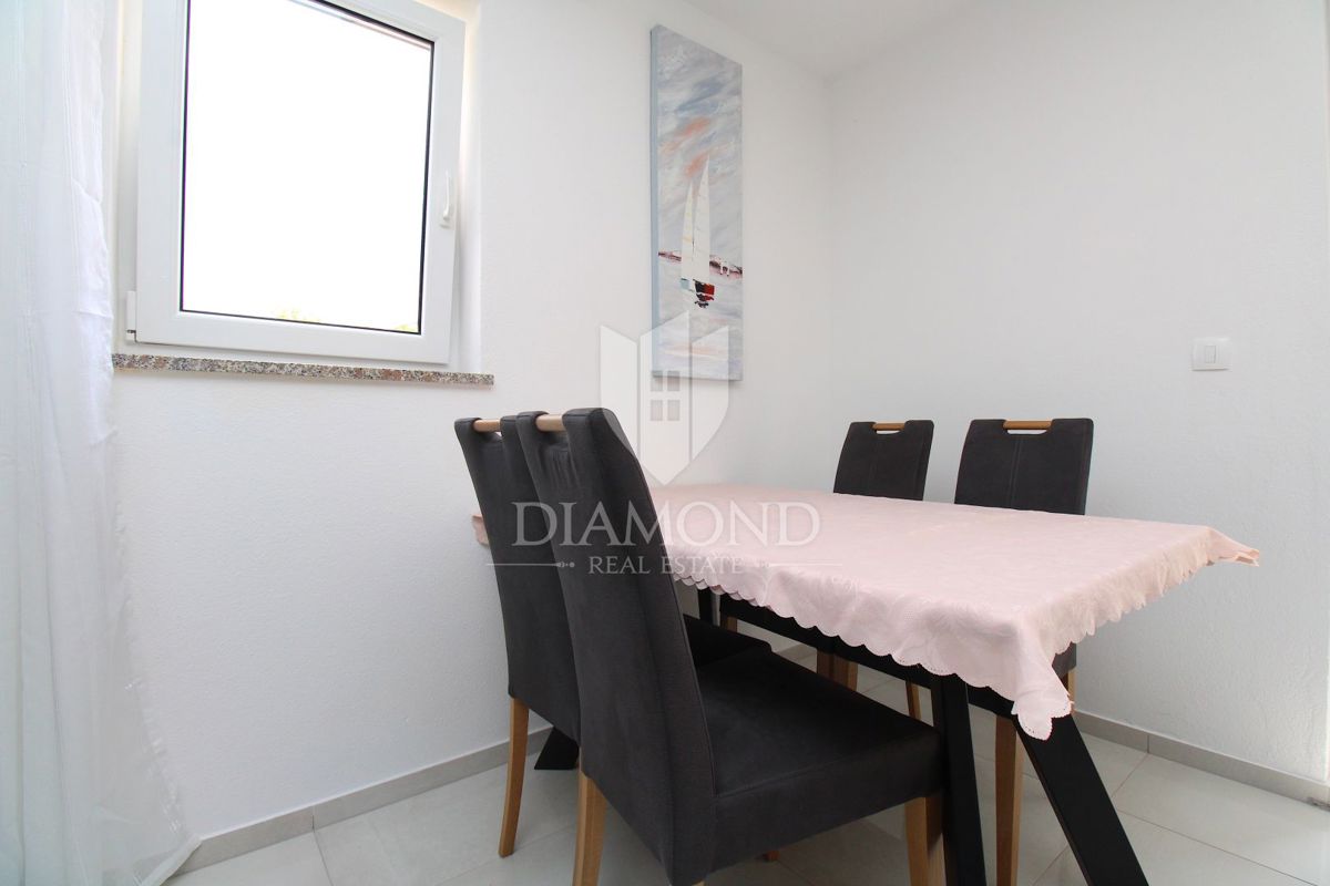 Rabac, lep pritlični apartma z vrtom, pogled na morje