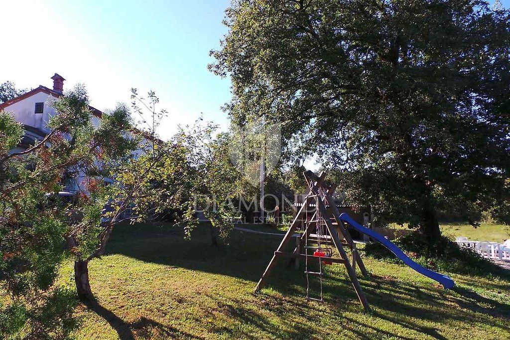 Labin, okolica, hiša z bazenom in velikim vrtom