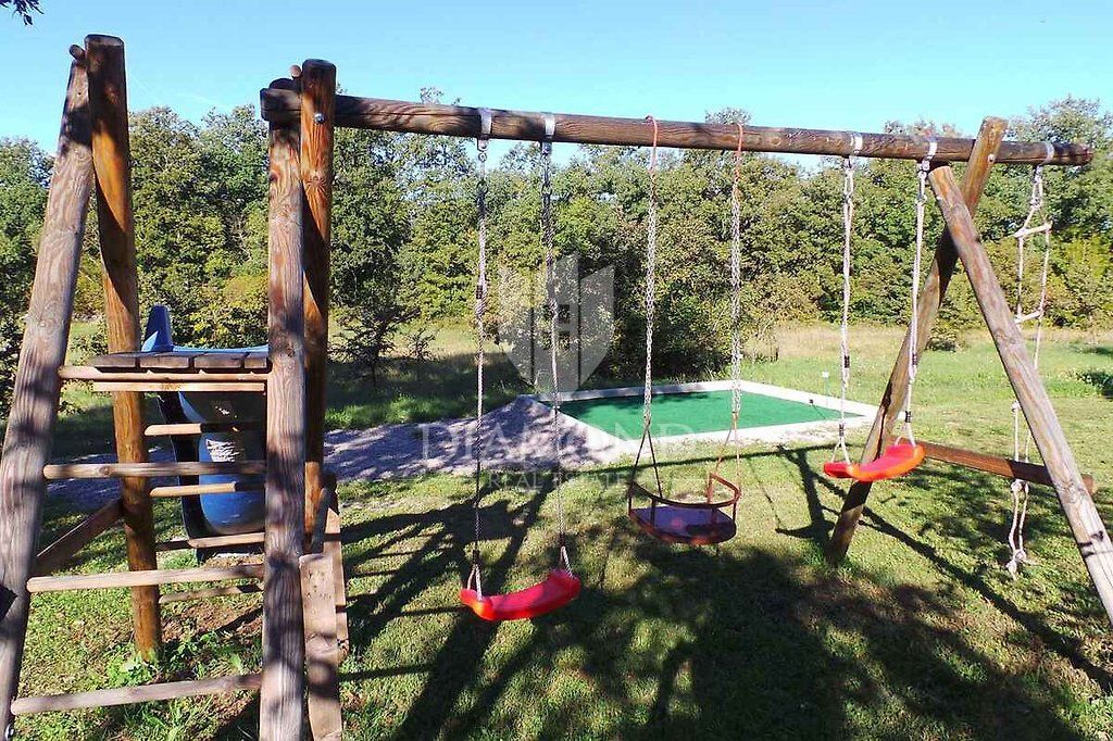 Labin, okolica, hiša z bazenom in velikim vrtom
