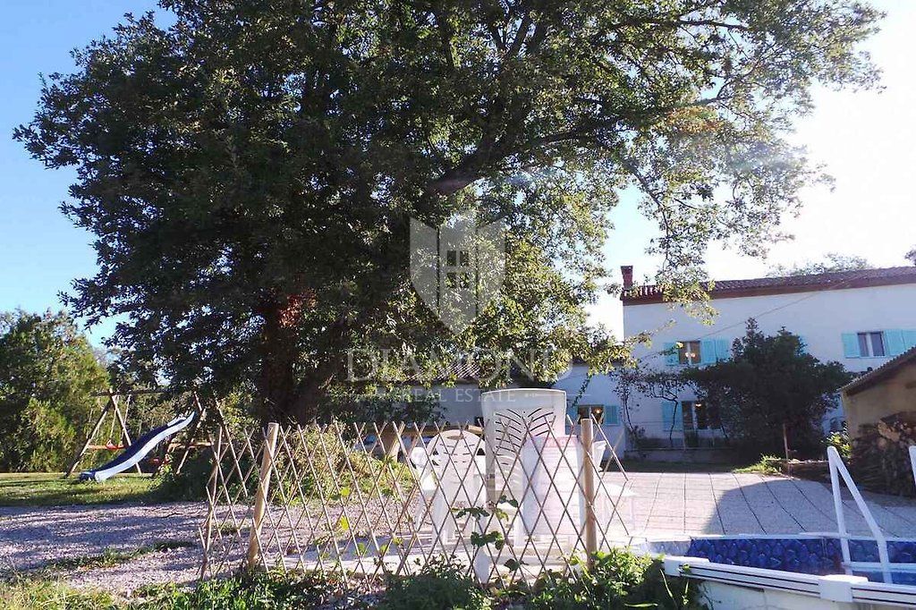 Labin, okolica, hiša z bazenom in velikim vrtom