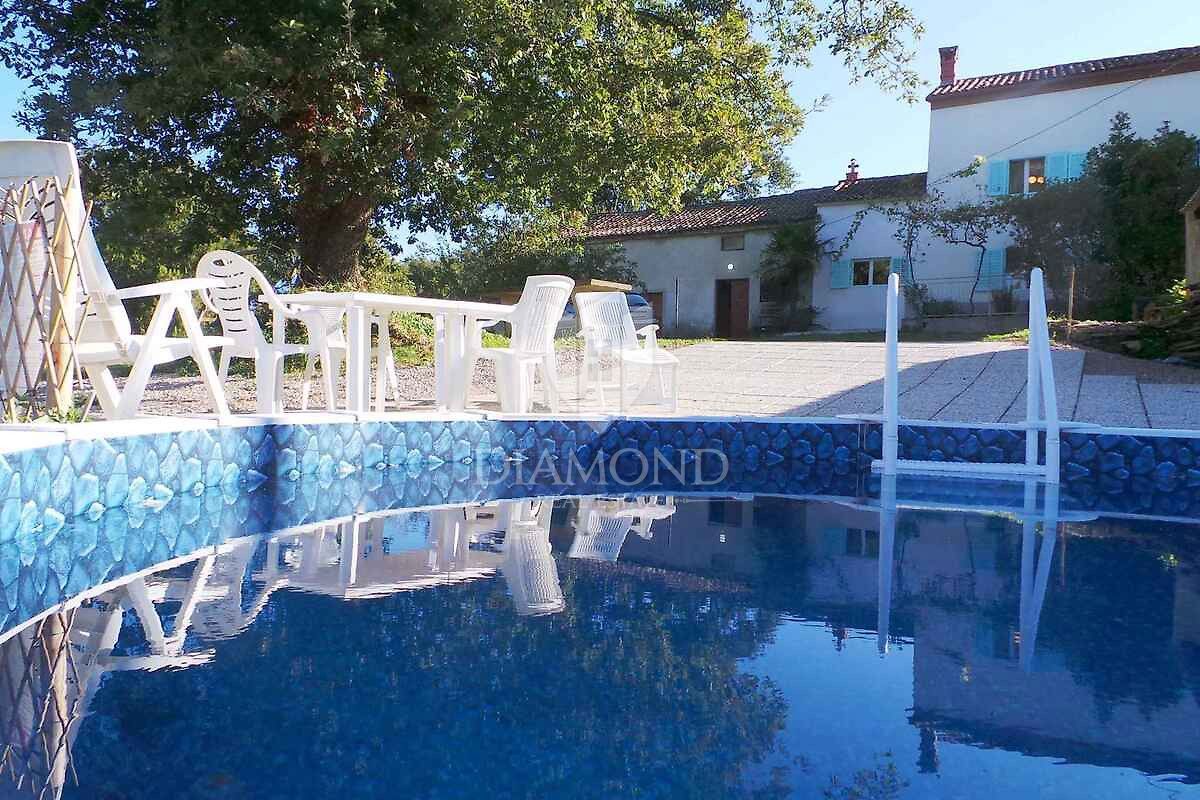 Labin, okolica, hiša z bazenom in velikim vrtom