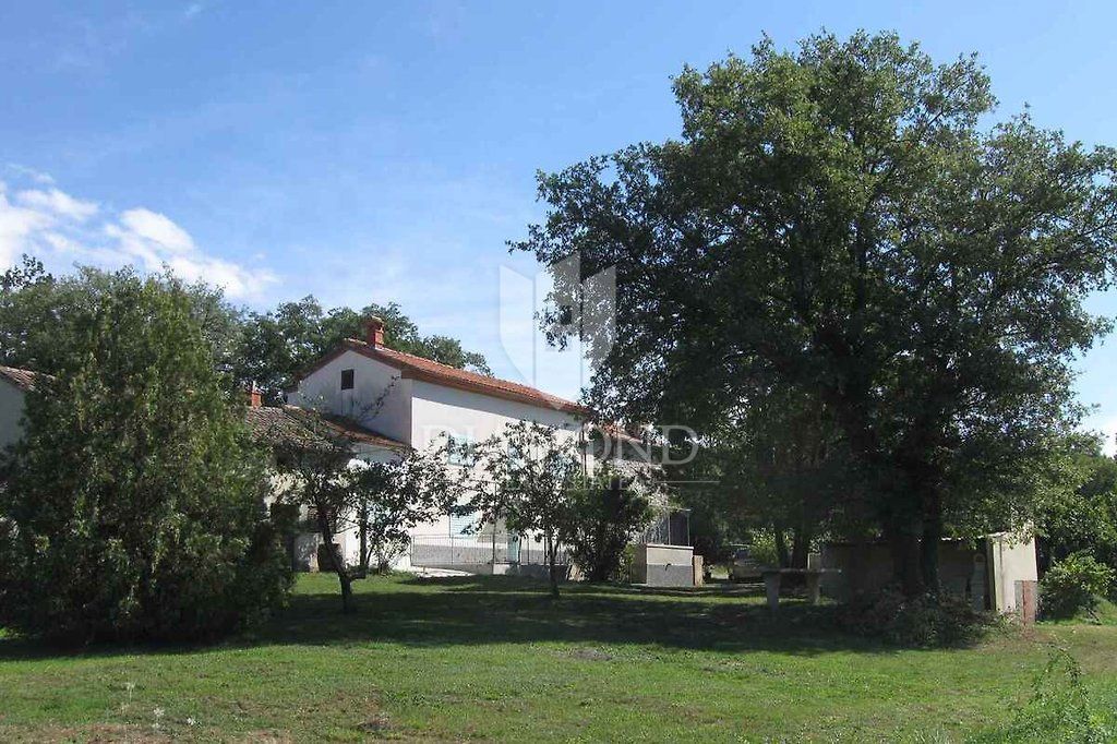 Labin, okolica, hiša z bazenom in velikim vrtom