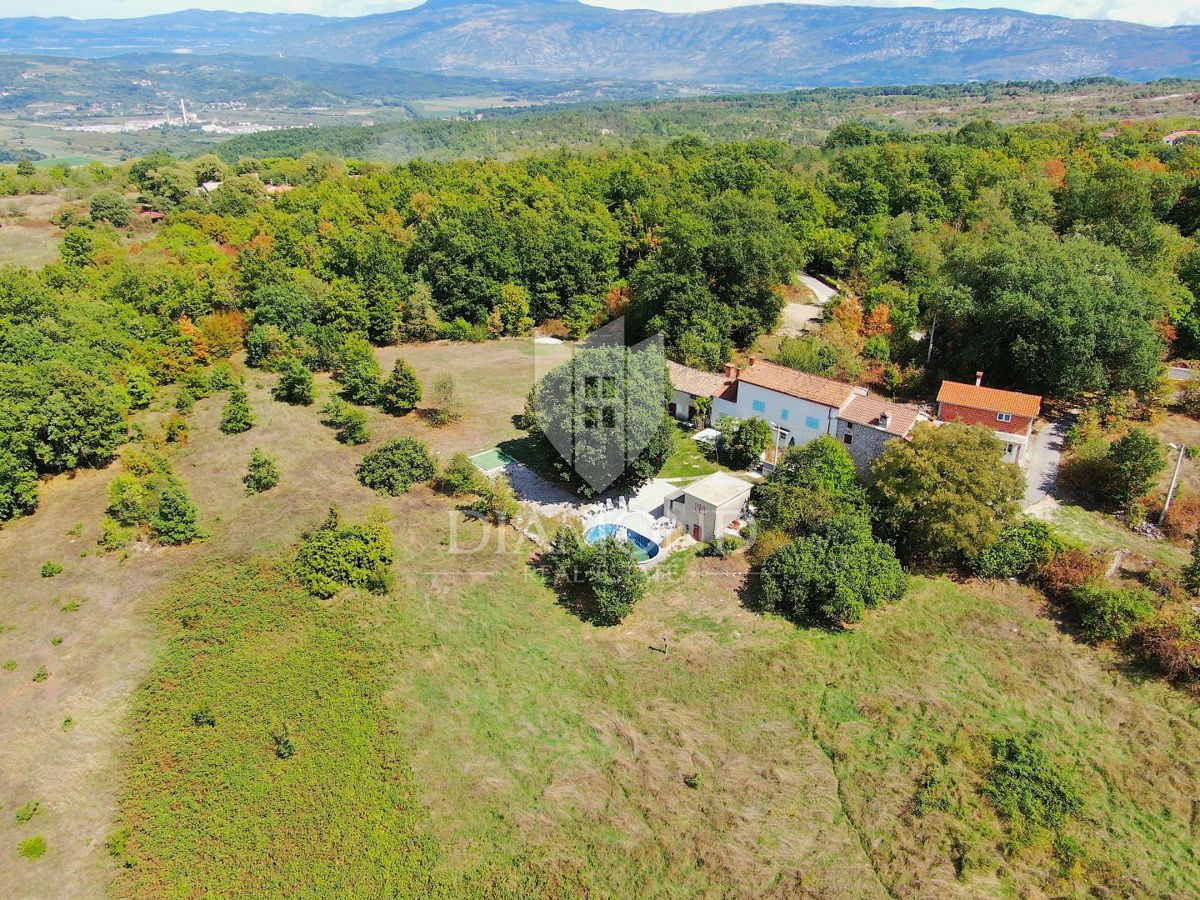 Labin, okolica, hiša z bazenom in velikim vrtom