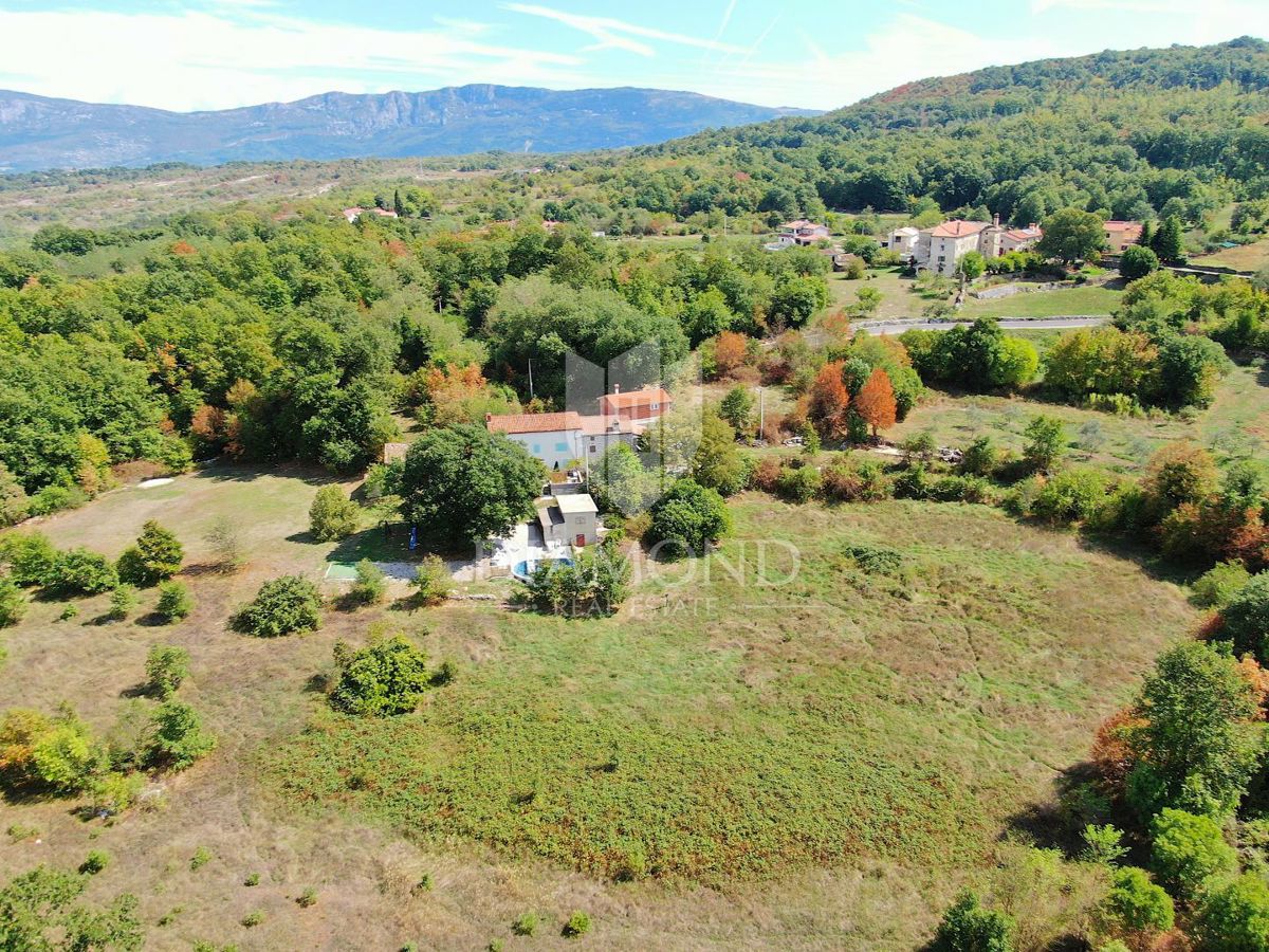 Labin, okolica, hiša z bazenom in velikim vrtom