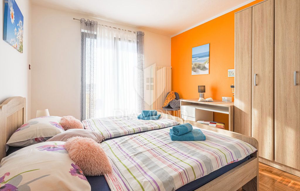 Svetvinčenat, okolica, prostorna počitniška hiša z bazenom