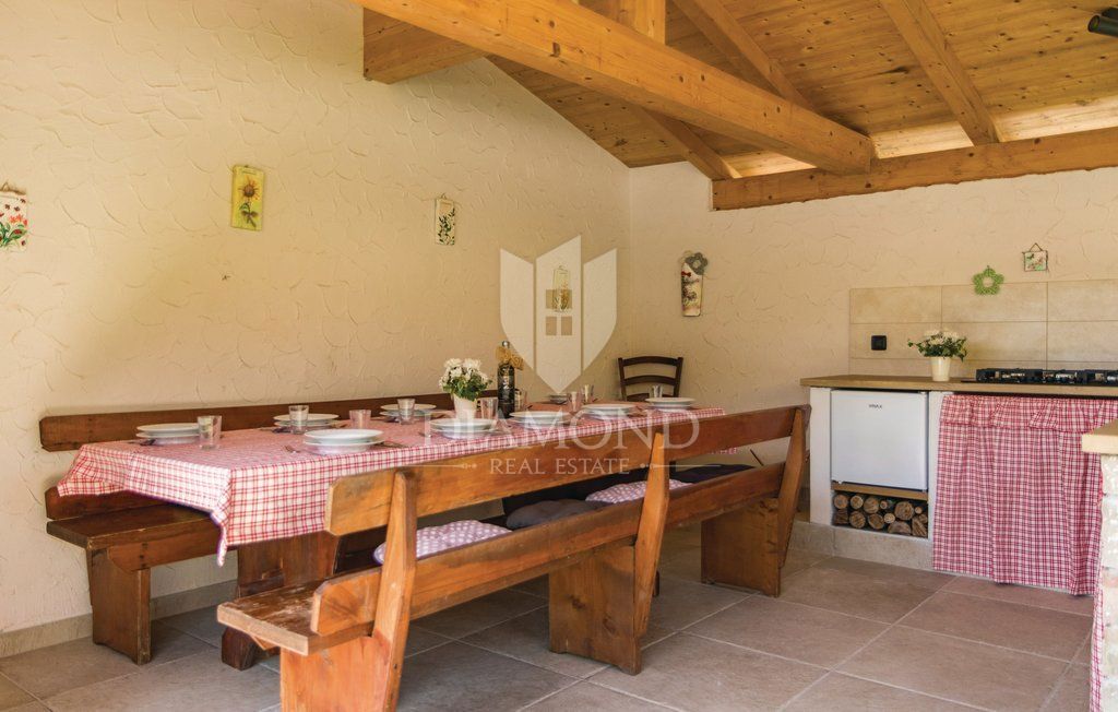 Svetvinčenat, okolica, prostorna počitniška hiša z bazenom