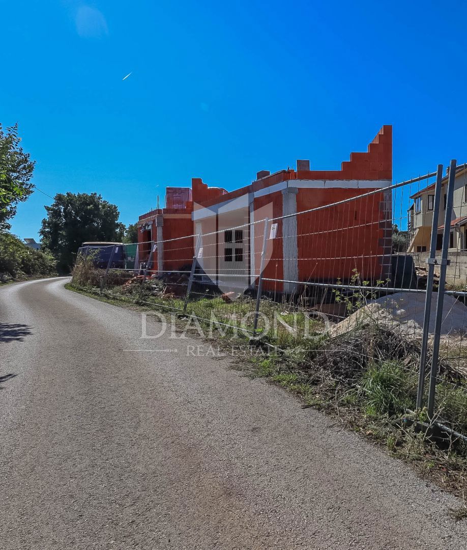 Ližnjan, okolica, moderna hiša z dvema apartmajema