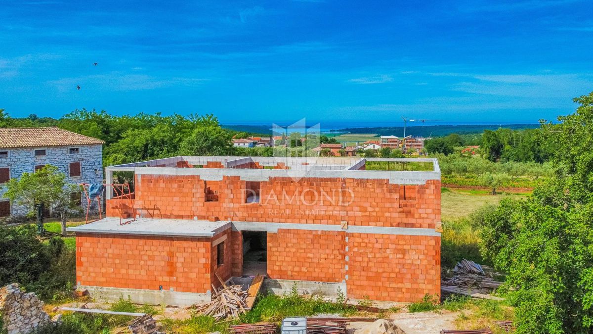 Okolica Brtonigle! Luksuzna vila s poznim pogledom na morje!