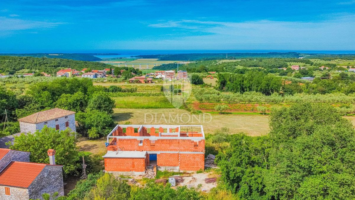 Okolica Brtonigle! Luksuzna vila s poznim pogledom na morje!