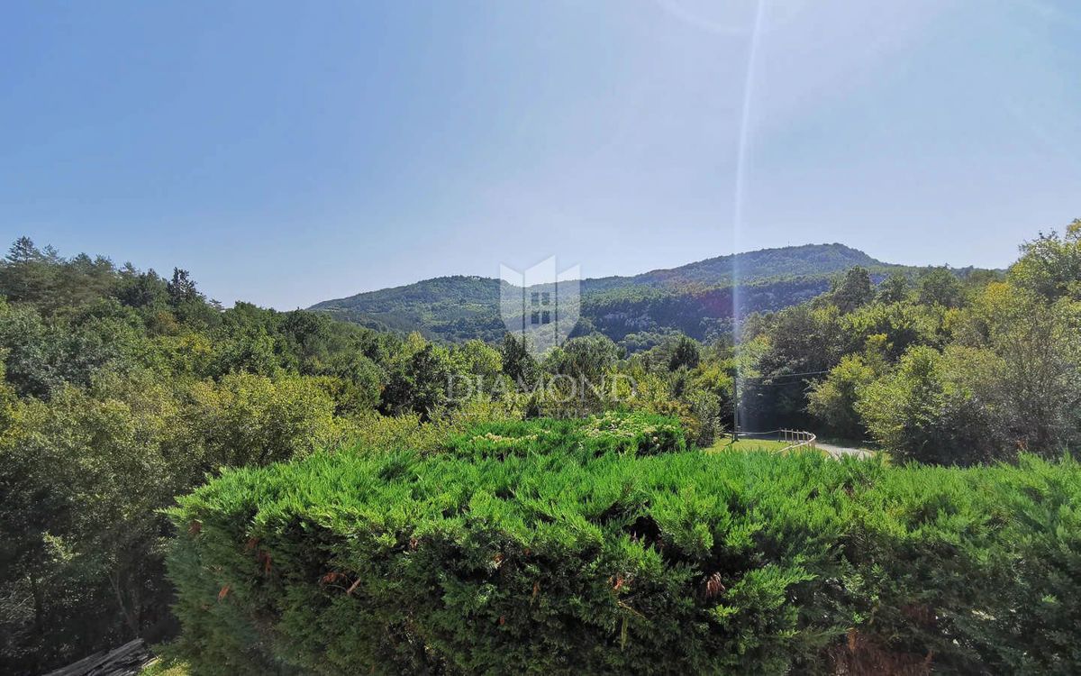 Okolica Buzeta, samostojna hiša z bazenom na mirni lokaciji