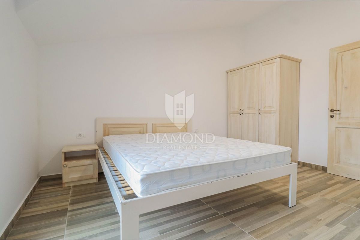 Umag, okolica! Hiša v gradnji s 4 stanovanji!
