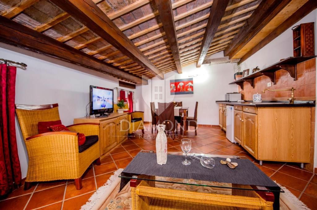 Rovinj, prenovljena hiša s tremi apartmaji v centru