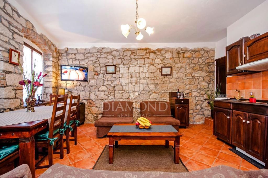 Rovinj, prenovljena hiša s tremi apartmaji v centru