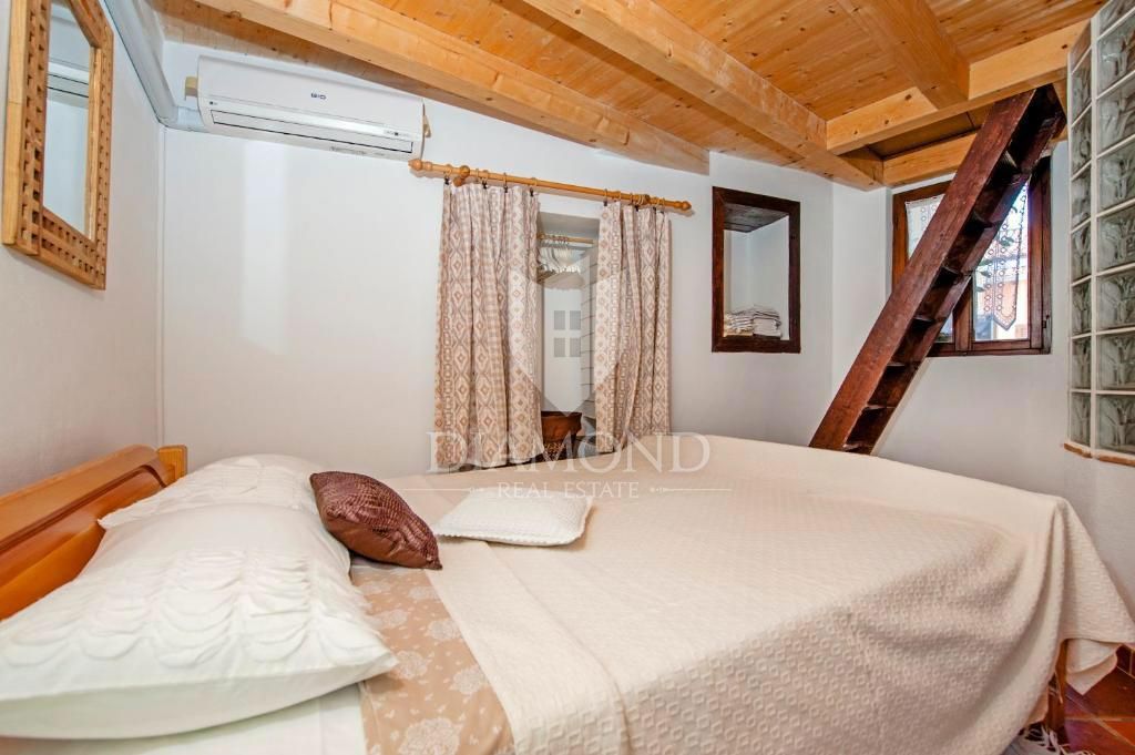Rovinj, prenovljena hiša s tremi apartmaji v centru