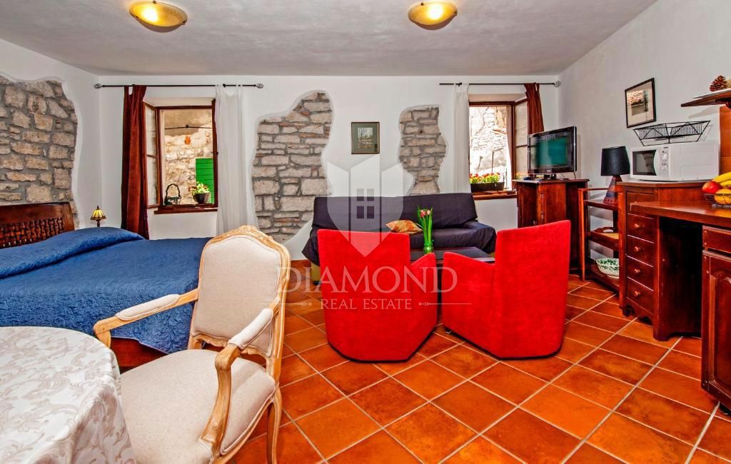 Rovinj, prenovljena hiša s tremi apartmaji v centru