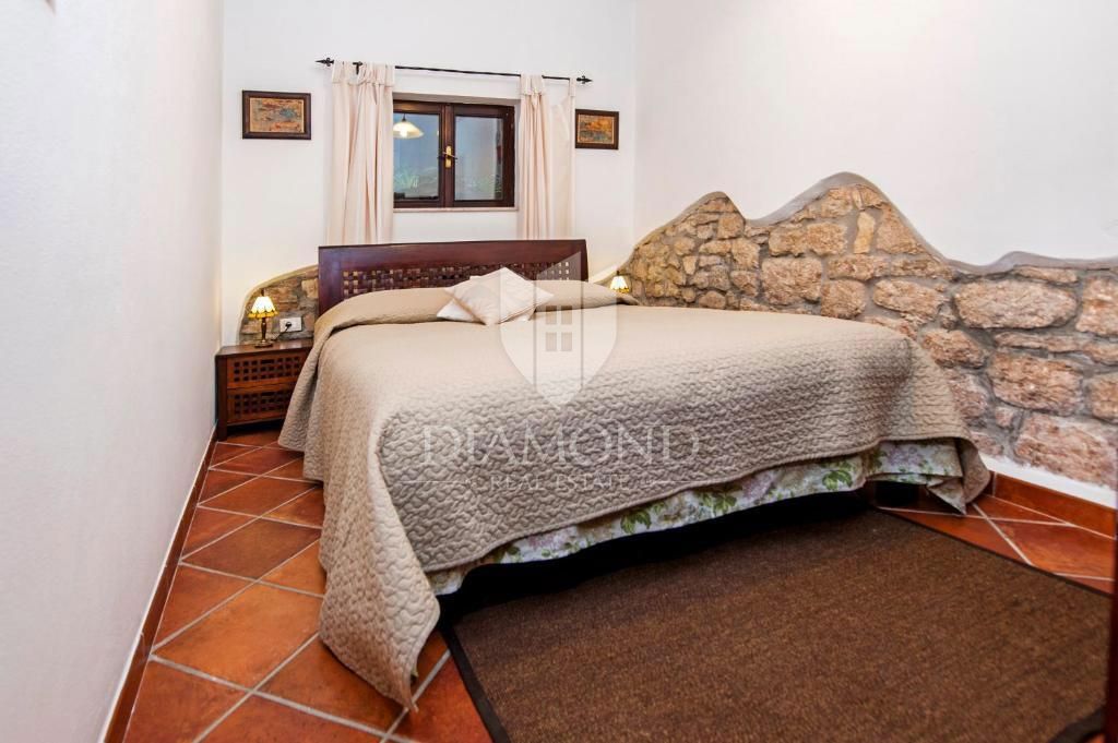 Rovinj, prenovljena hiša s tremi apartmaji v centru