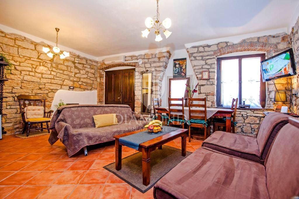 Rovinj, prenovljena hiša s tremi apartmaji v centru