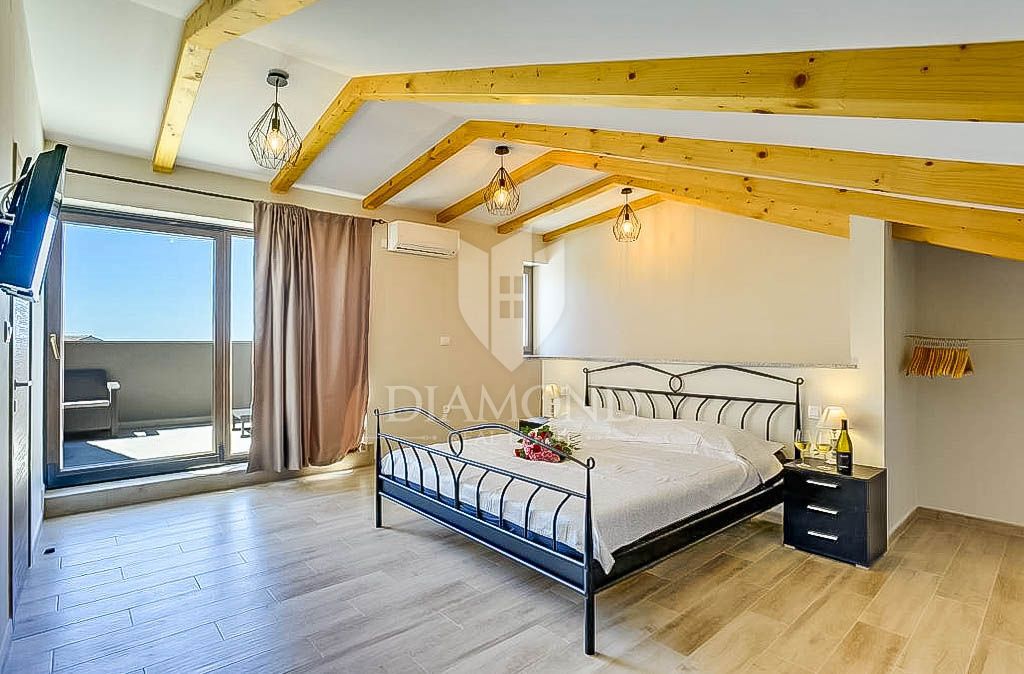 Poreč, okolica, očarljiva hiša s pogledom na morje!