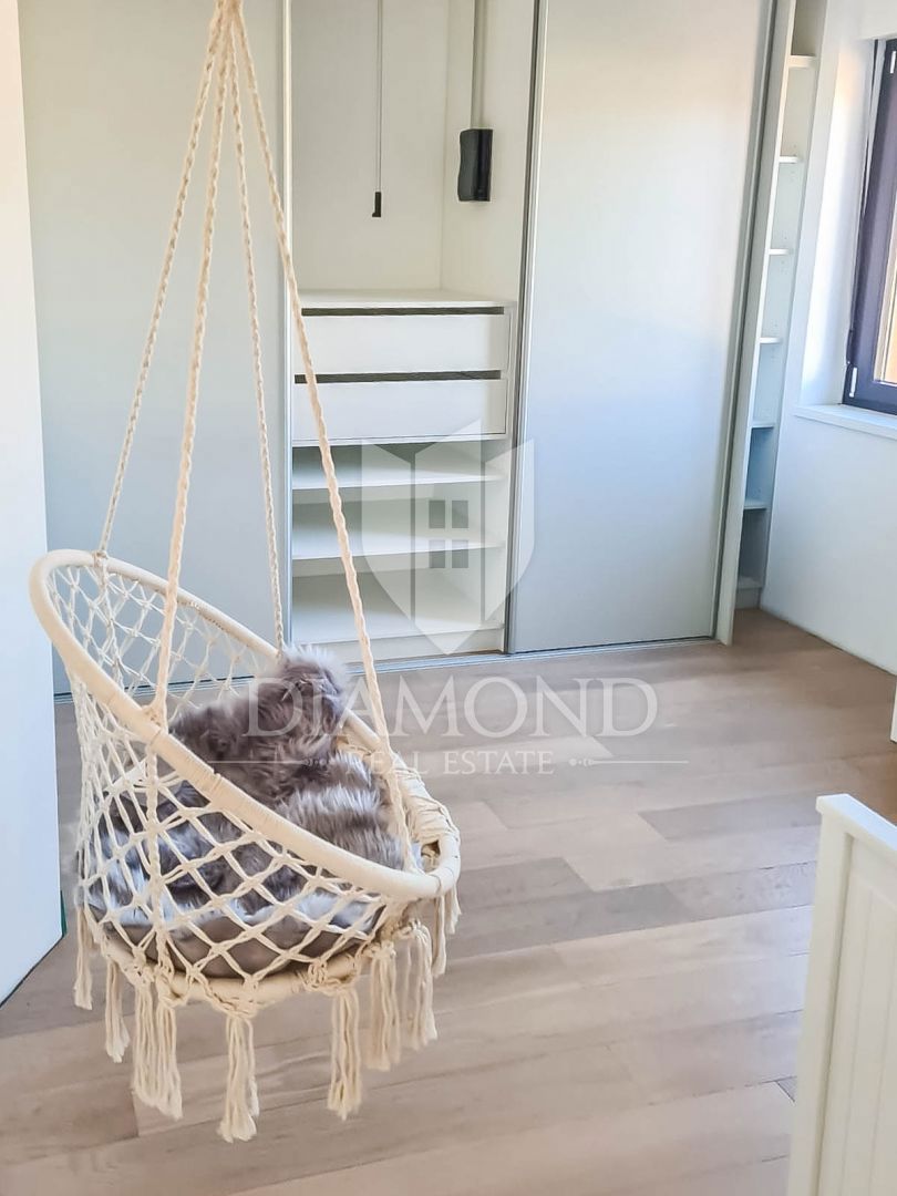 Poreč, stanovanje v prvem nadstropju s strešno teraso!