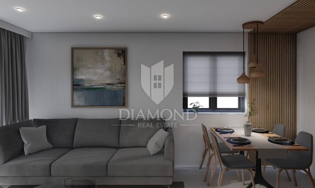 Poreč, okolica, prostoren PENTHOUSE 800 m od morja!
