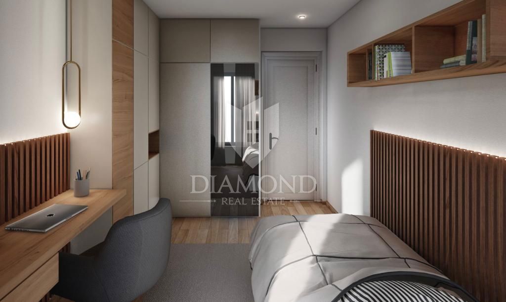 Poreč, okolica, prostoren PENTHOUSE 800 m od morja!