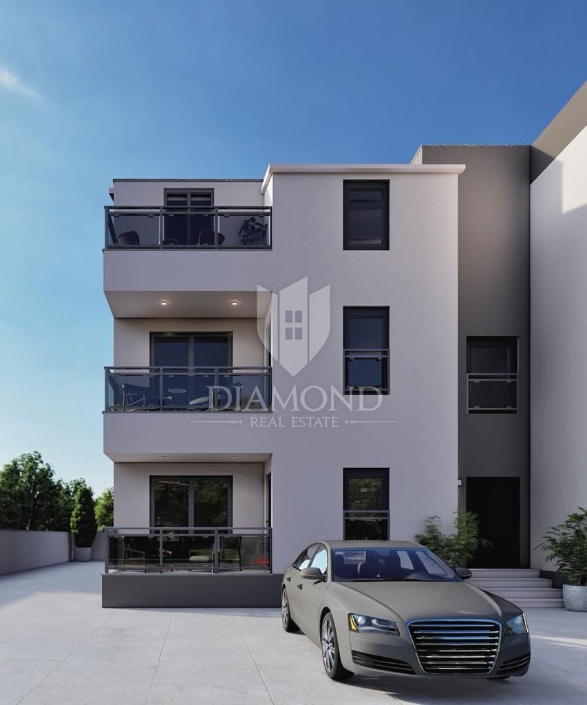 Poreč, okolica, prostoren PENTHOUSE 800 m od morja!