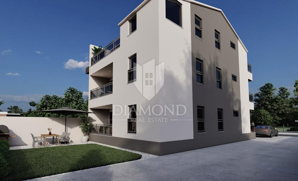 Poreč, okolica, prostoren PENTHOUSE 800 m od morja!