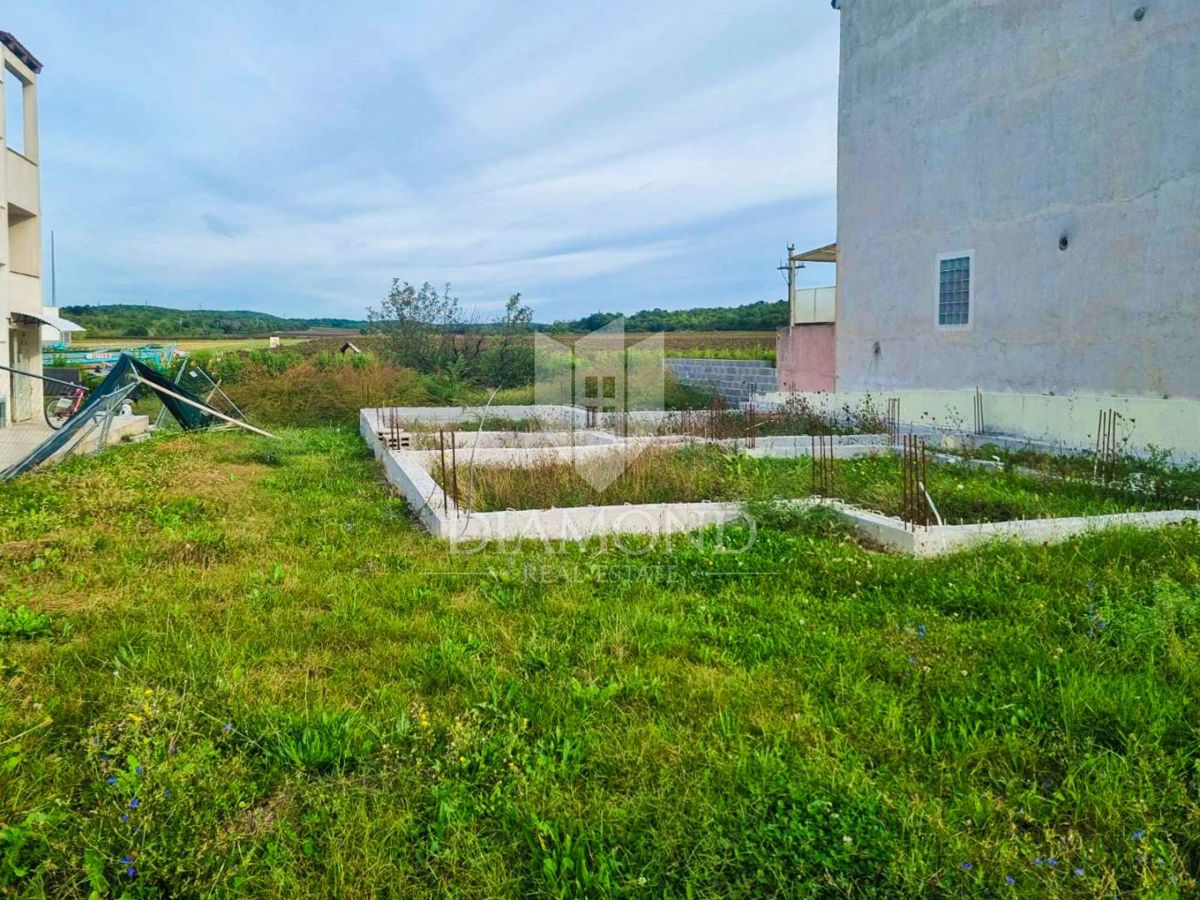 Poreč, okolica, prostoren PENTHOUSE 800 m od morja!