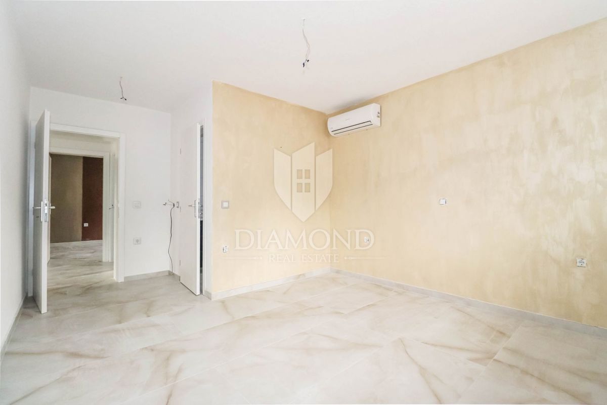 Istra, Medulin, prostoren apartma v pritličju blizu morja