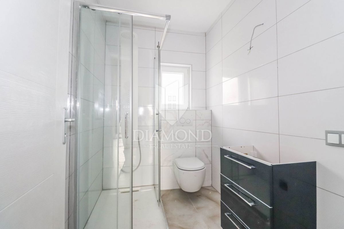 Istra, Medulin, prostoren apartma v pritličju blizu morja