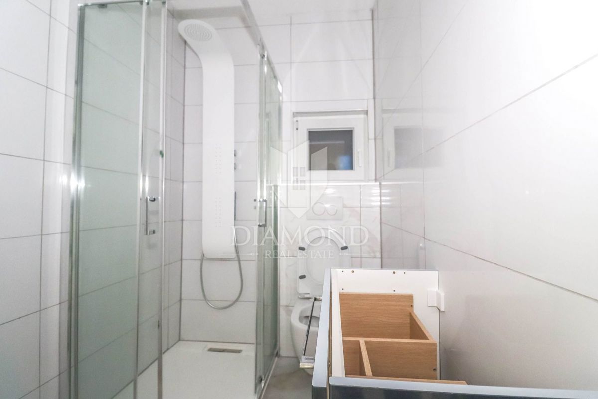 Istra, Medulin, prostoren apartma v pritličju blizu morja