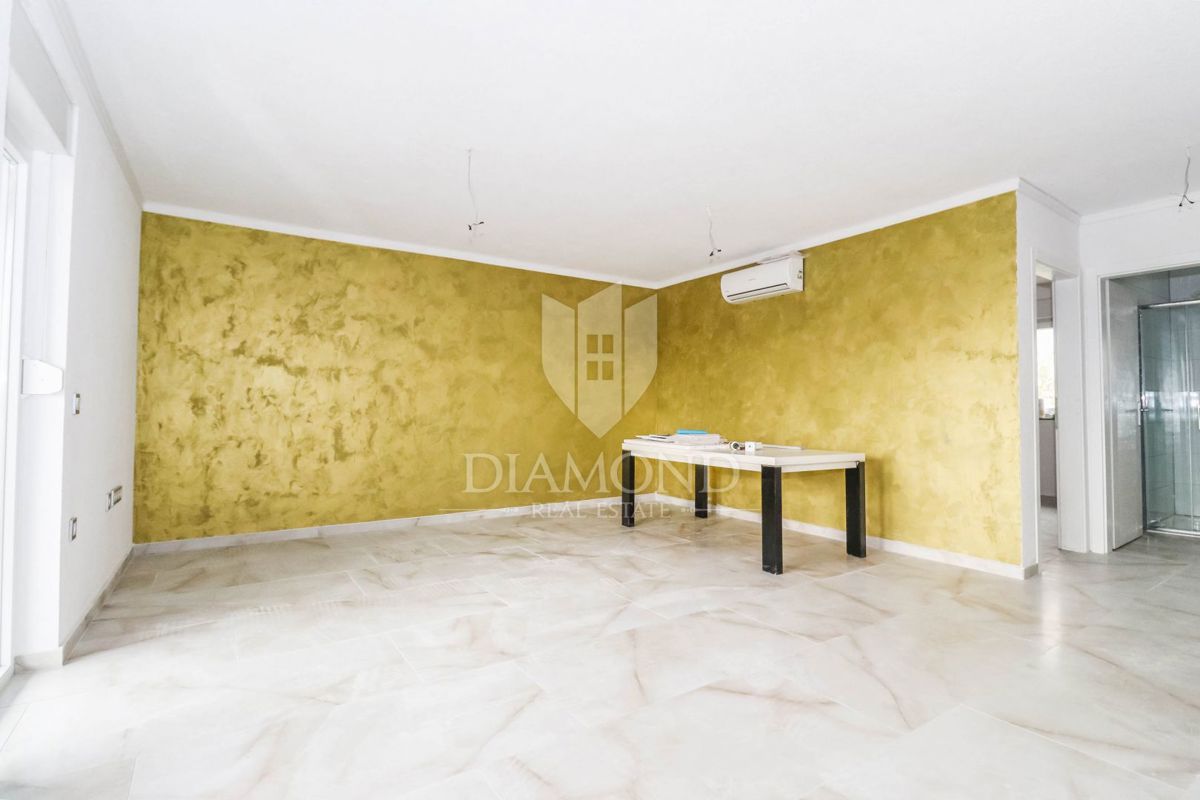 Istra, Medulin, prostoren apartma v pritličju blizu morja