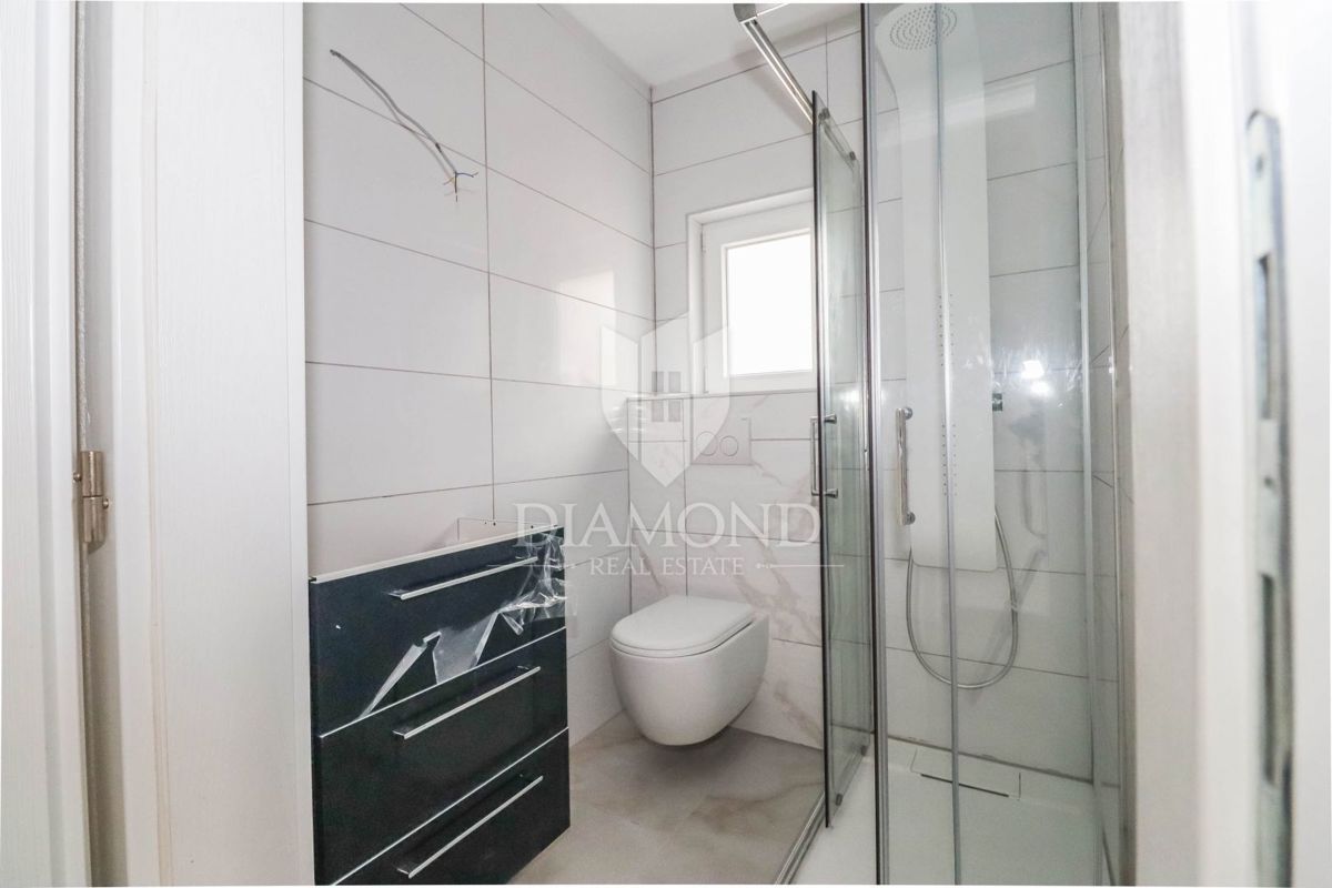 Istra, Medulin, prostoren apartma v pritličju blizu morja