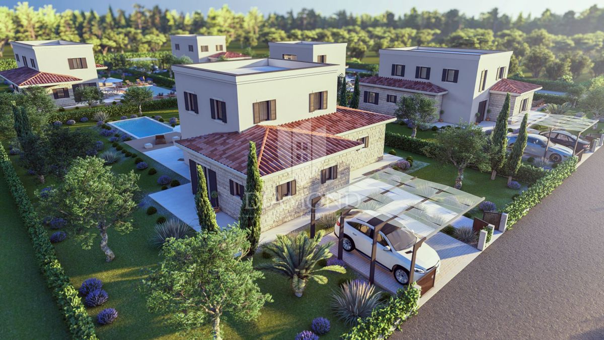 Poreč, impozantna vila z bazenom na mirni lokaciji!