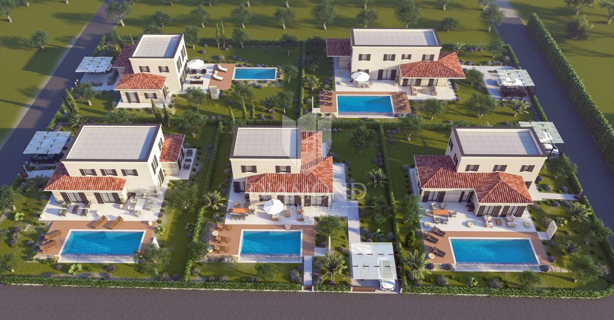 Poreč, impozantna vila z bazenom na mirni lokaciji!