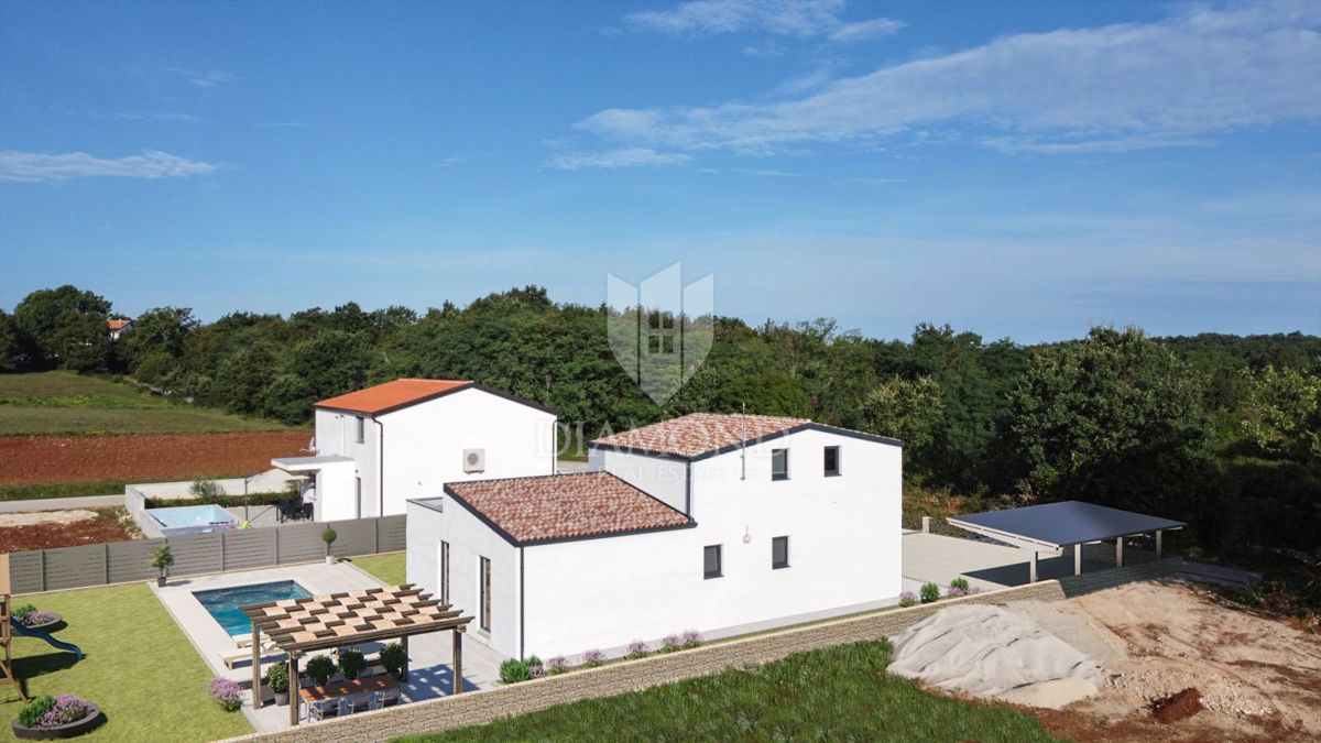 Poreč, okolica, zanimiva hiša na mirnem mestu!
